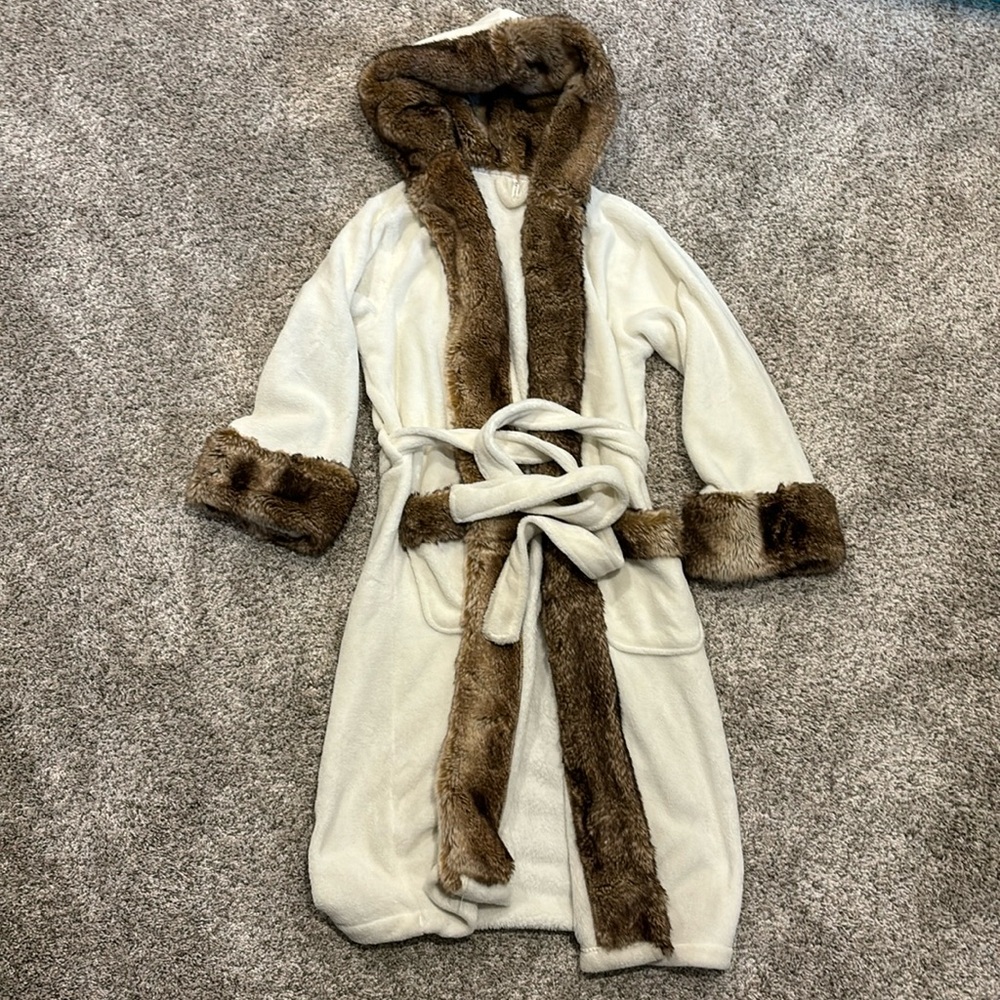 Pottery barn faux fur robe